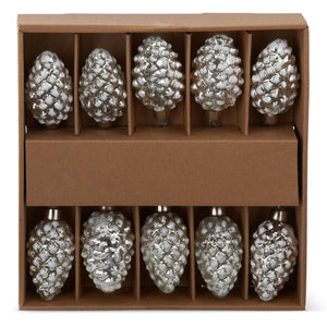 Traditional Christmas Ornaments & Garlands collection