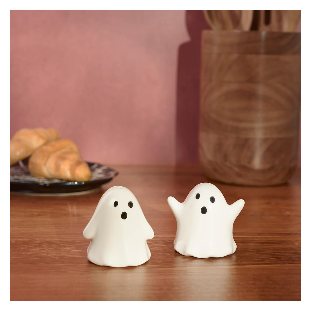 Ghost Salt & Pepper Set/2 by Primitives by Kathy – Traditions