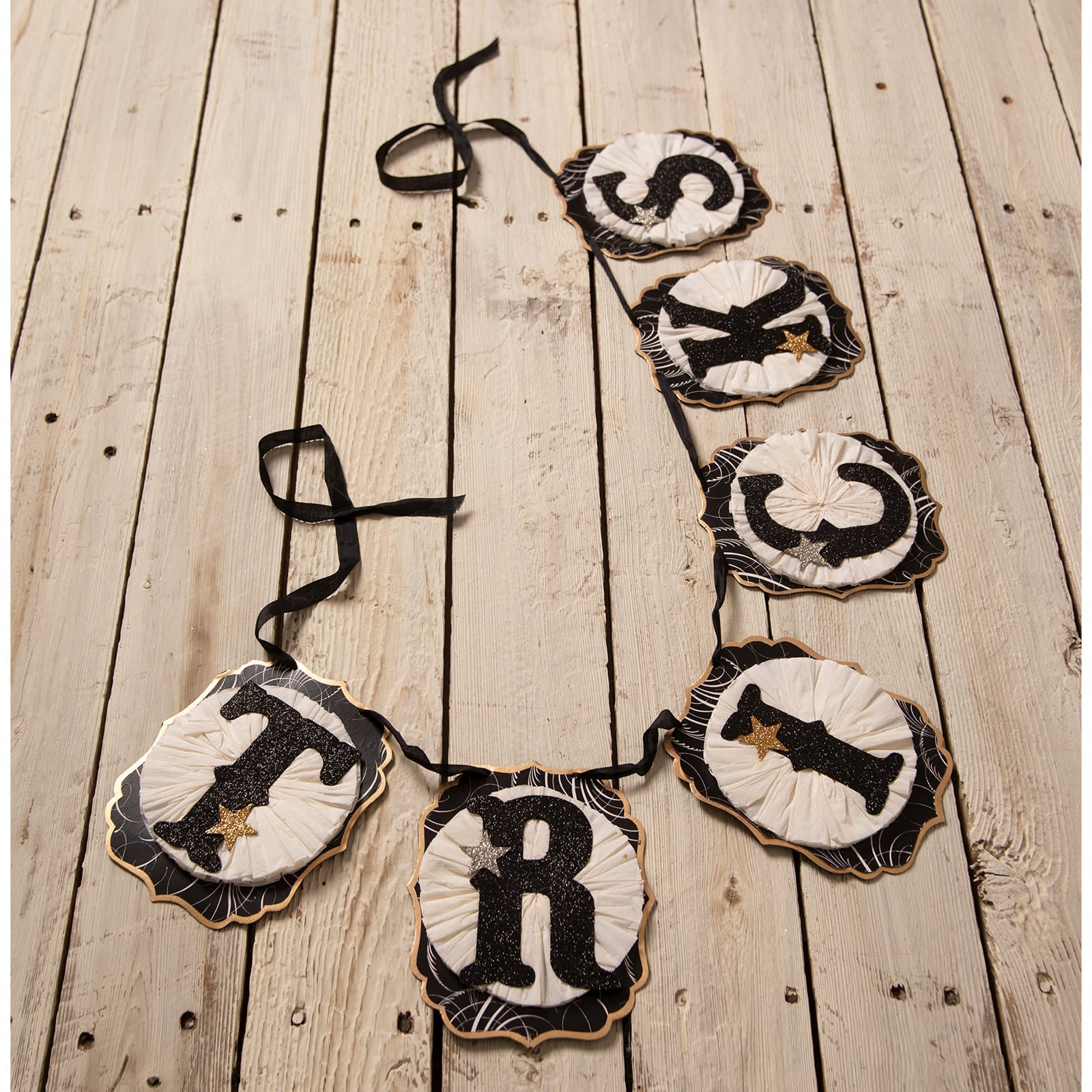 Black and white bethany lowe halloween garlands banner with glittery letters star accents and scalloped edges